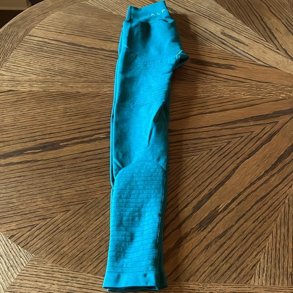 Women’s Turquoise Alphalete Compression Leggings Size XS Never Worn - Picture 9 of 11